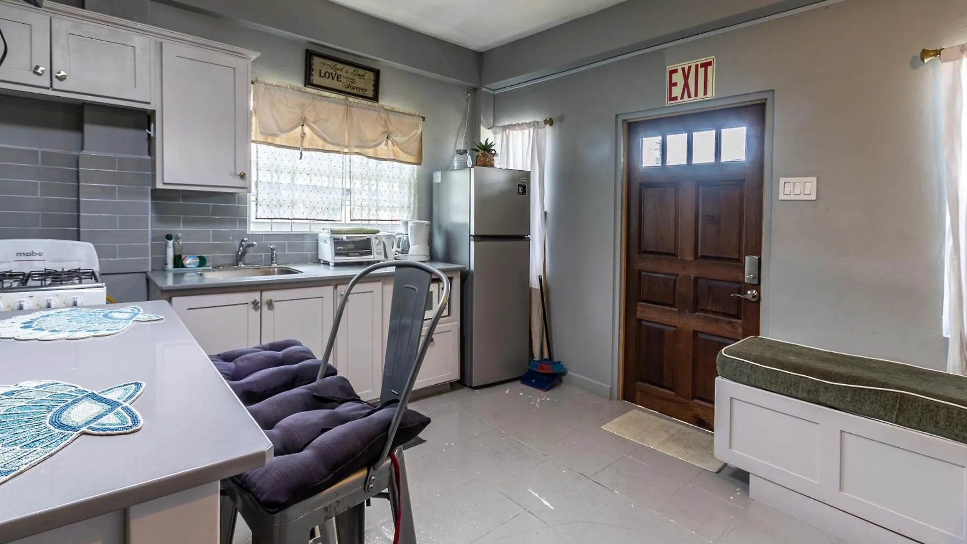 Modern Apartment Near Pigeon Point With Breakfast Bon Accord Village